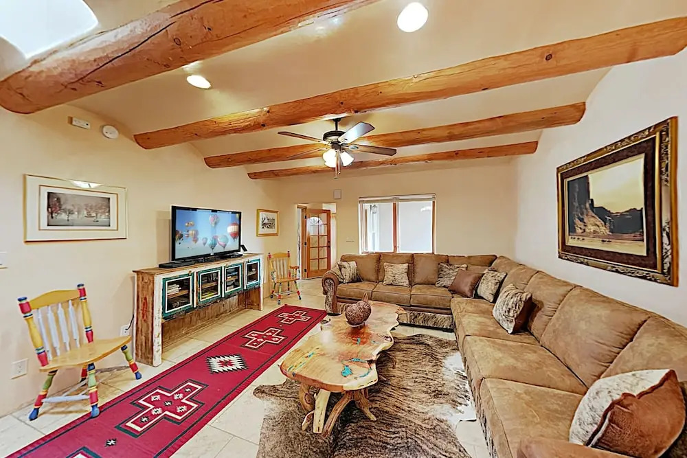 New Listing! Casa Bella: 2-unit Southwest 7 Bedroom Duplex