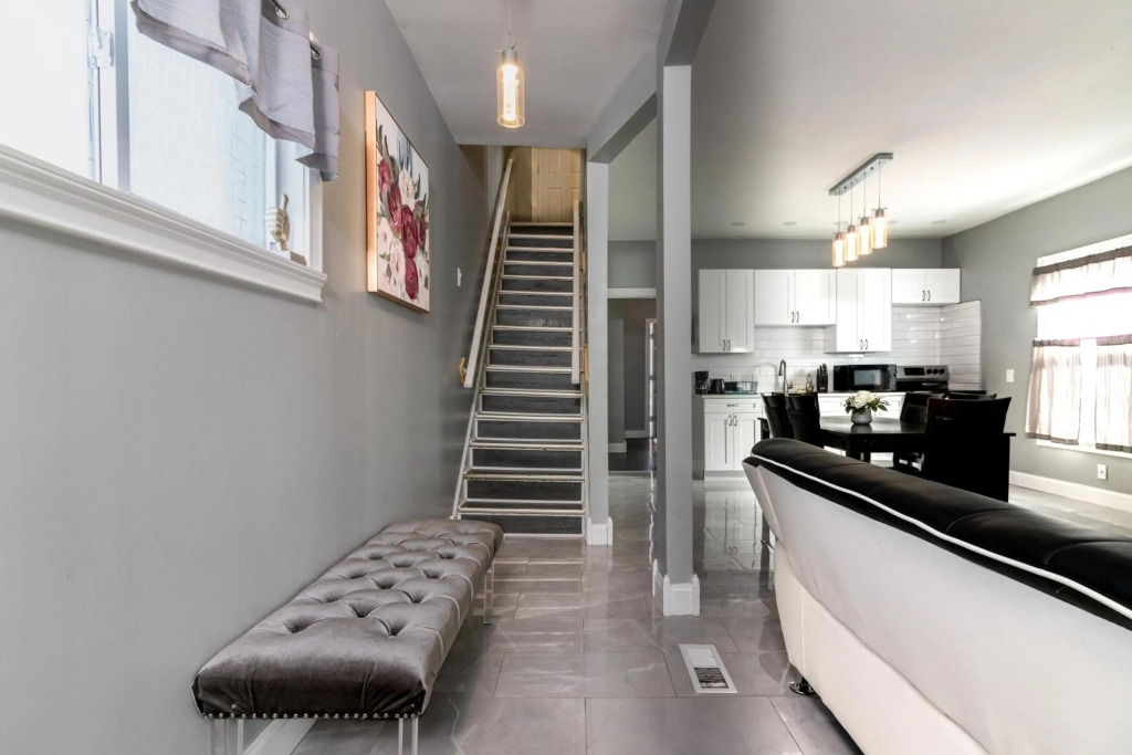 The Prospect Point Penthouse- Yard & Parking, Minutes From Falls & Casino by Niagara Hospitality