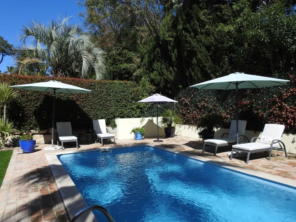 Beautiful 2-bed Villa in Quinta do Lago With Pool