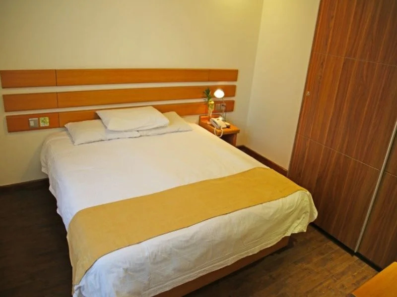 GreenTree Inn ShangHai Jingan District Middle YanChang Road HuTai Road Express Hotel