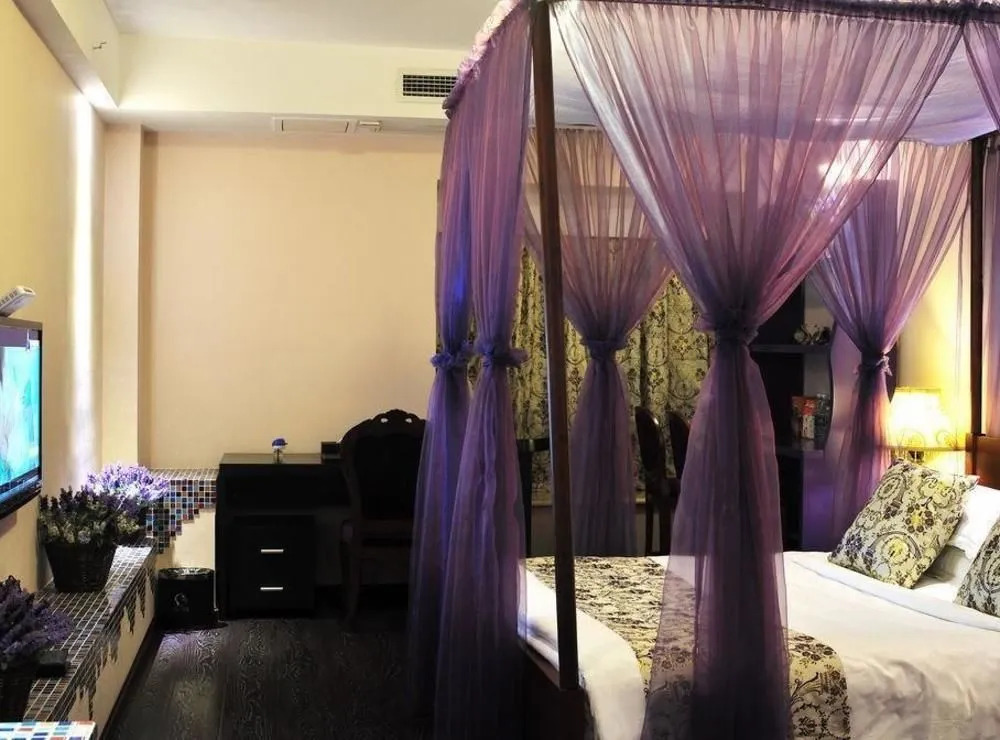 Chengdu Tianyufengqing Hotel