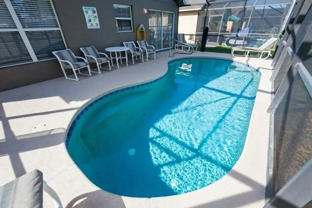 Private Pool 2 Queens And Twin Room! 3 Bedroom Home by RedAwning