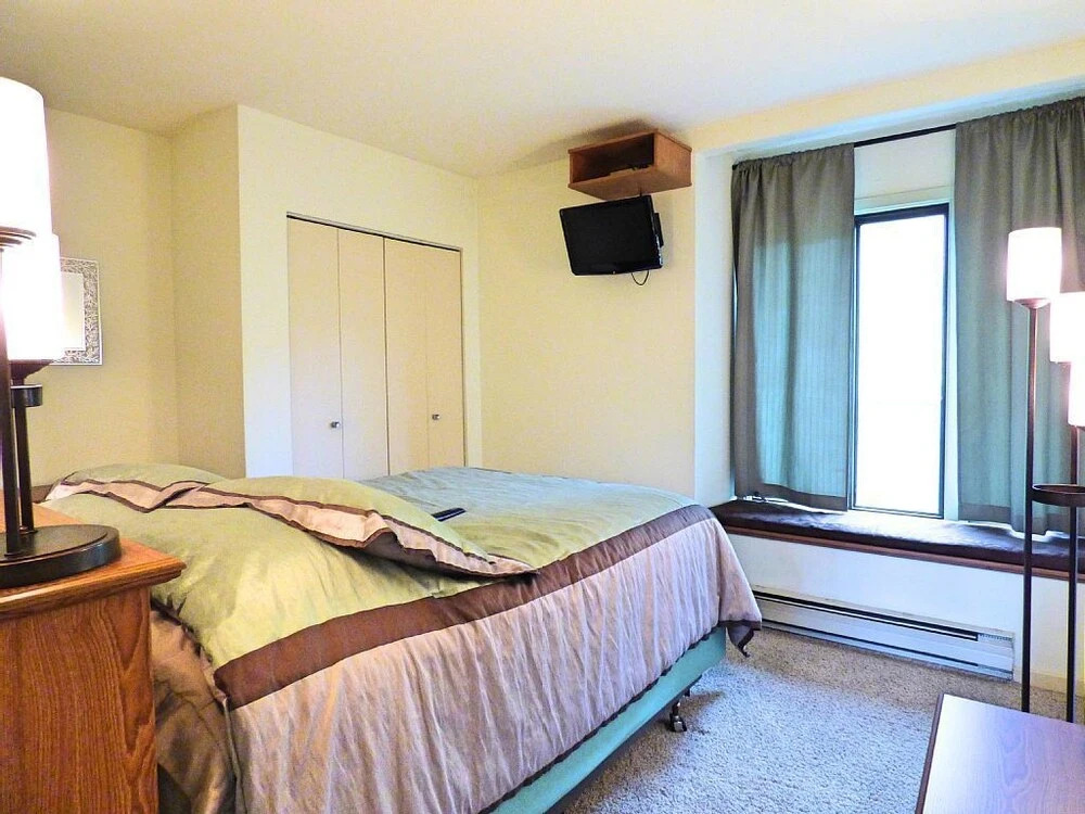 Lift Tickets Heart Of The Base with Private Deck & Fireplace
