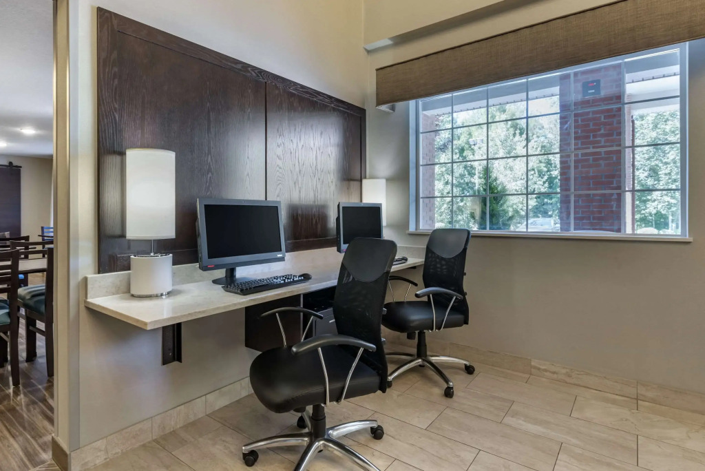 Comfort Inn & Suites Tualatin - Lake Oswego South