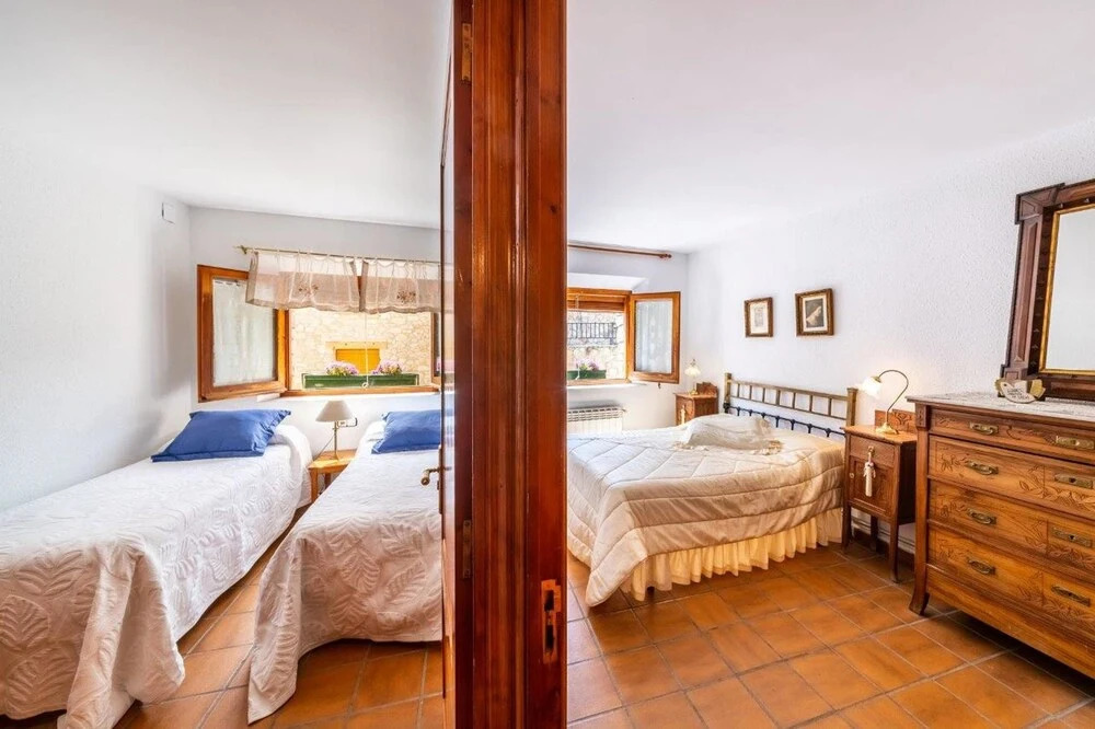 House With 5 Bedrooms in Argençola, With Wonderful Mountain View, Priv