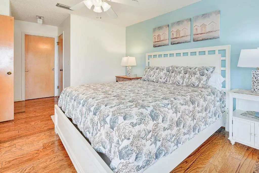 Hibiscus 303-D, 2 Bedrooms, Ocean View, Pool Access, Sleeps 5