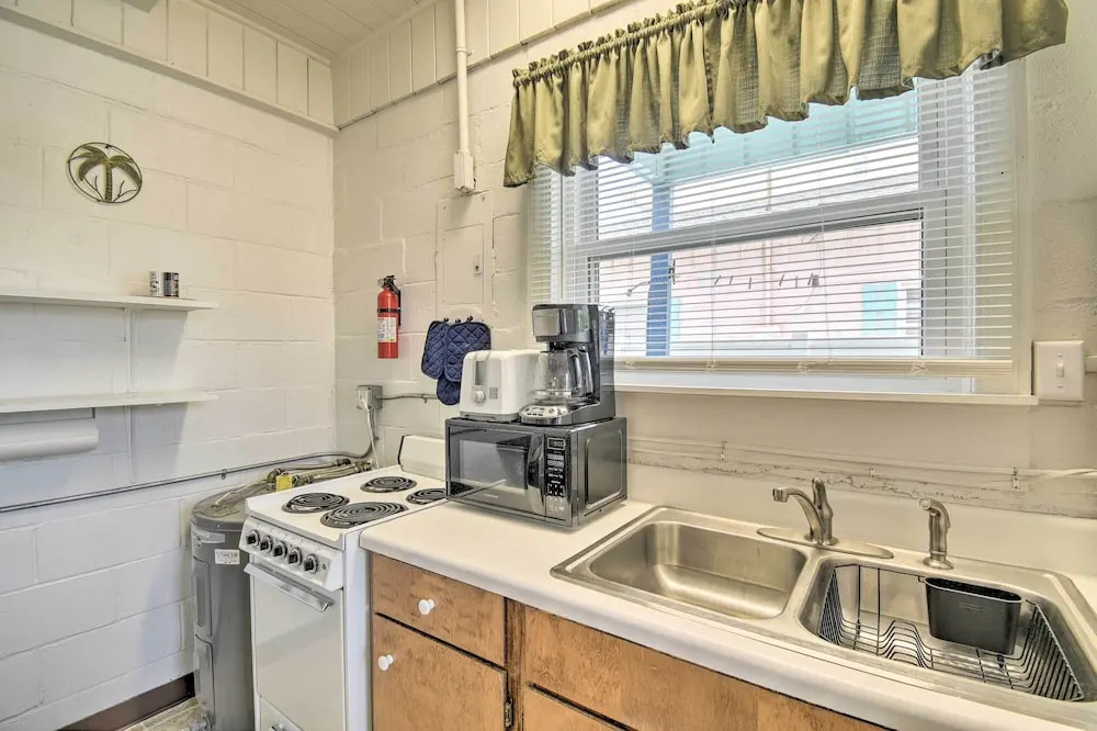 Steps to Ocean: Breezy Myrtle Beach Bungalow!