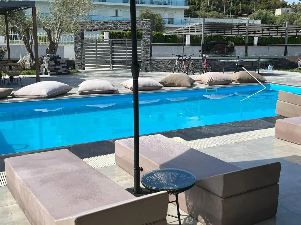 V luxury Suites