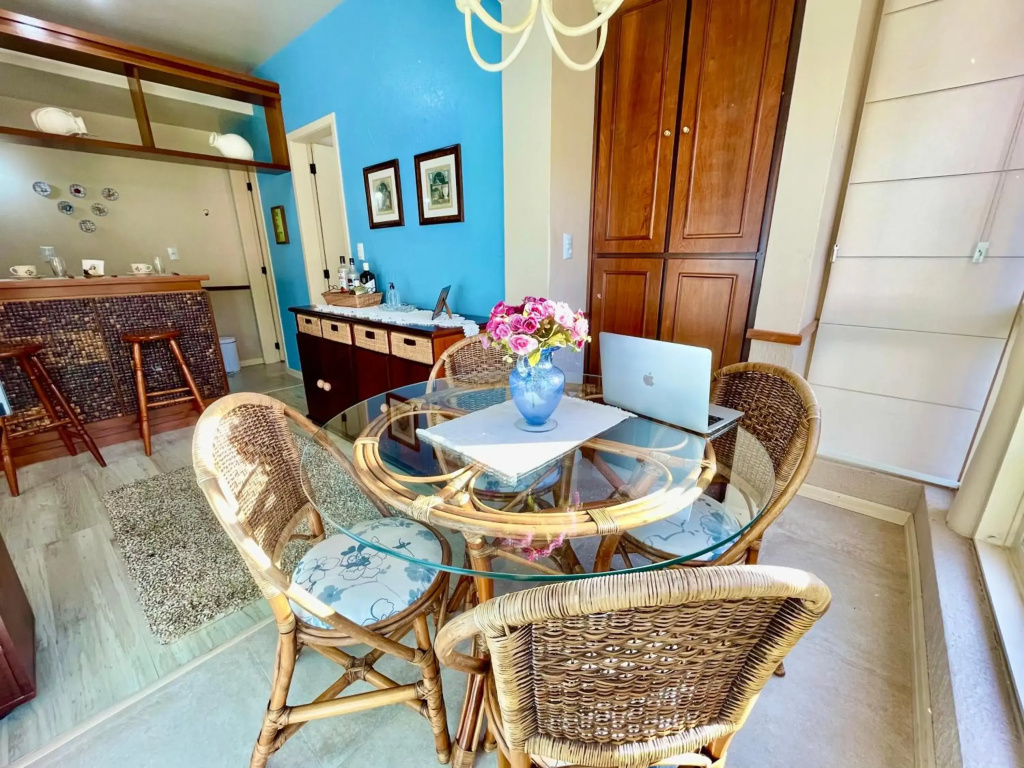 Apartamento Belo Jardim! Com LAREIRA 500 metros do LAGONEGRO, VISTA para Jardim em CONDOMINIO FECHAD0 com GARAGEM e Wi-Fi e PETFRIENDLY