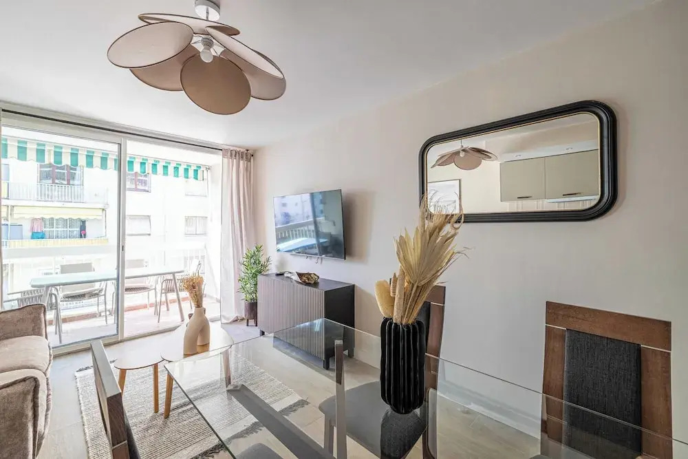 Sunny Getaway With Balcony and A/C in Antibes