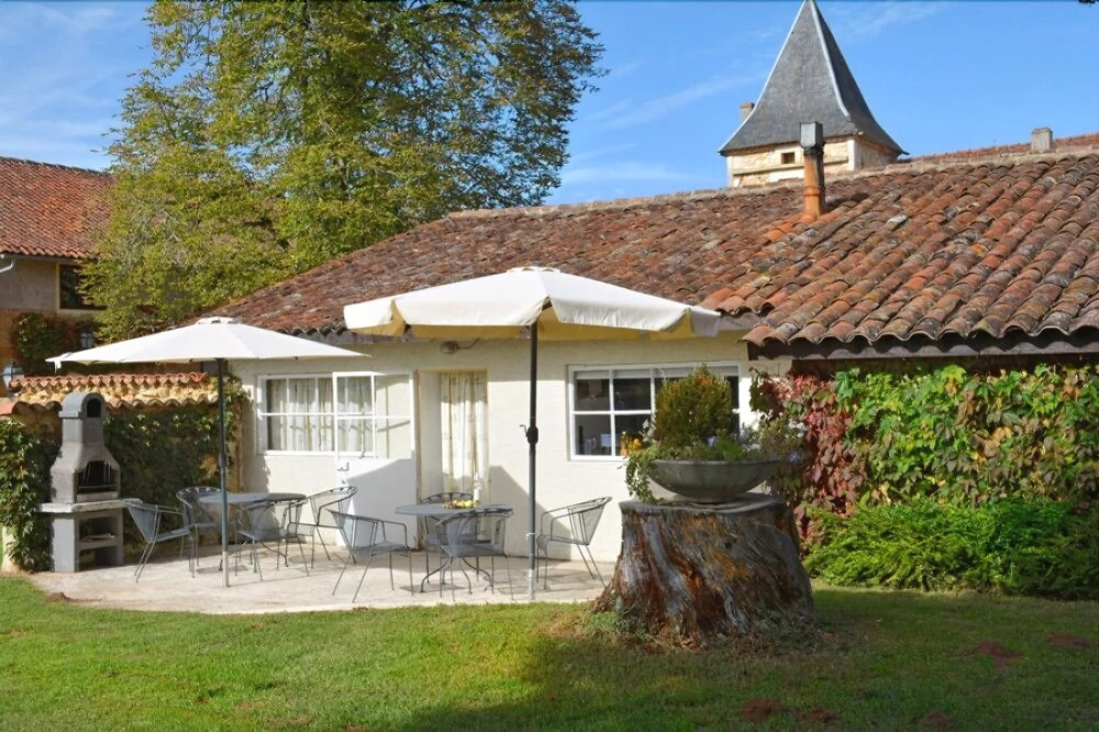 Wonderful location for weddings and parties by French château
