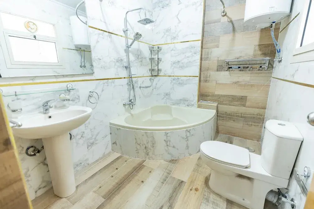 Oak Orchid Opulent 2 BR Apartment with Walk-in Closet