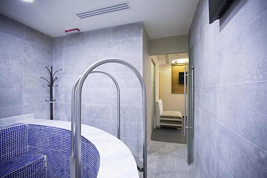 The J Hotel & Spa