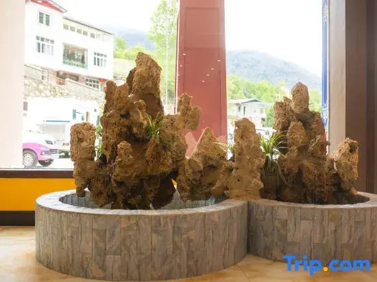 Oriental Extraordinary Hot Spring Hotel (Kangding Yulin New Village)