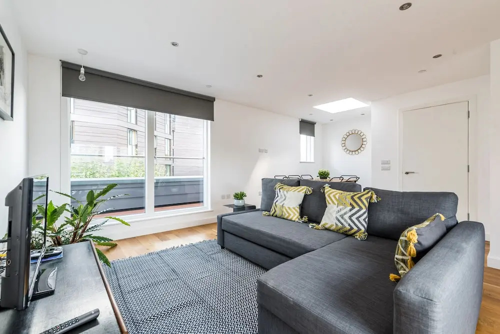 Stylish 3 Bedroom Flat With Balcony Shoreditch