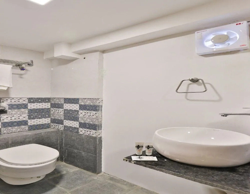 OYO 24950 Hotel Shree Balaji Residency