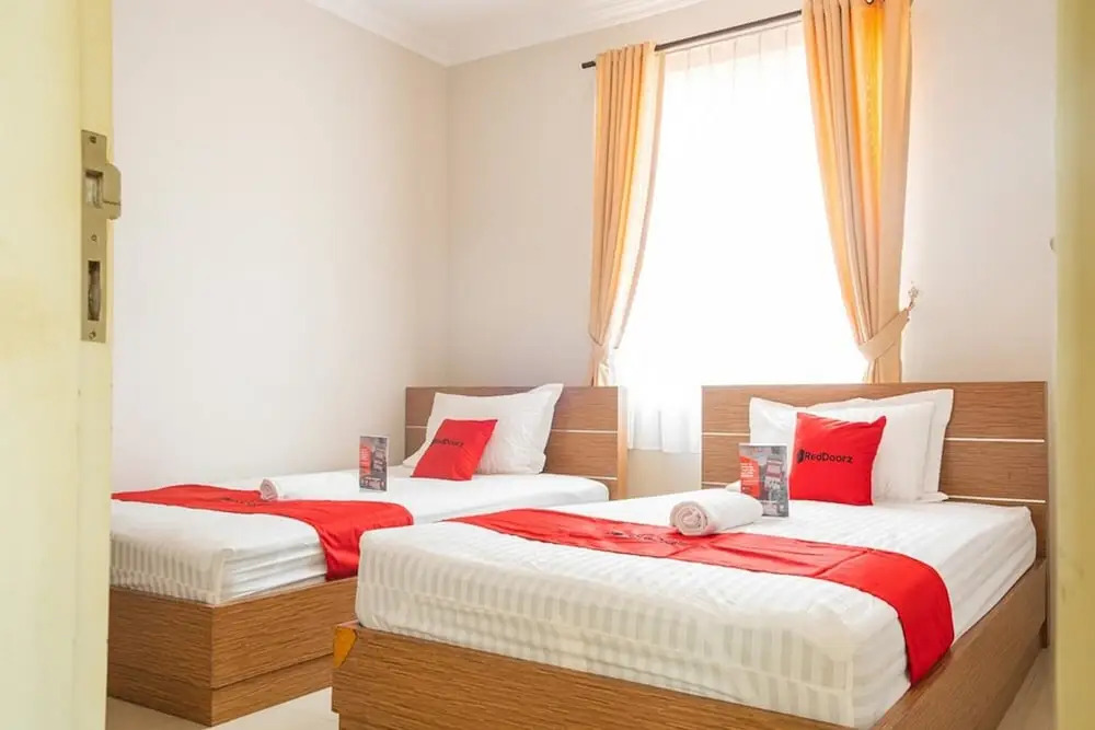 RedDoorz near Siloam Karawaci 3