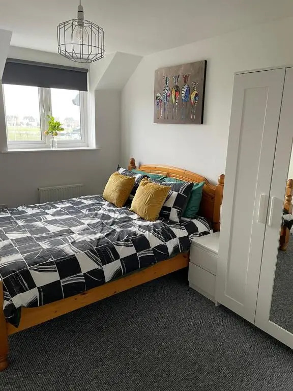 2 Bed-sleeps 7-free Parking-balcony