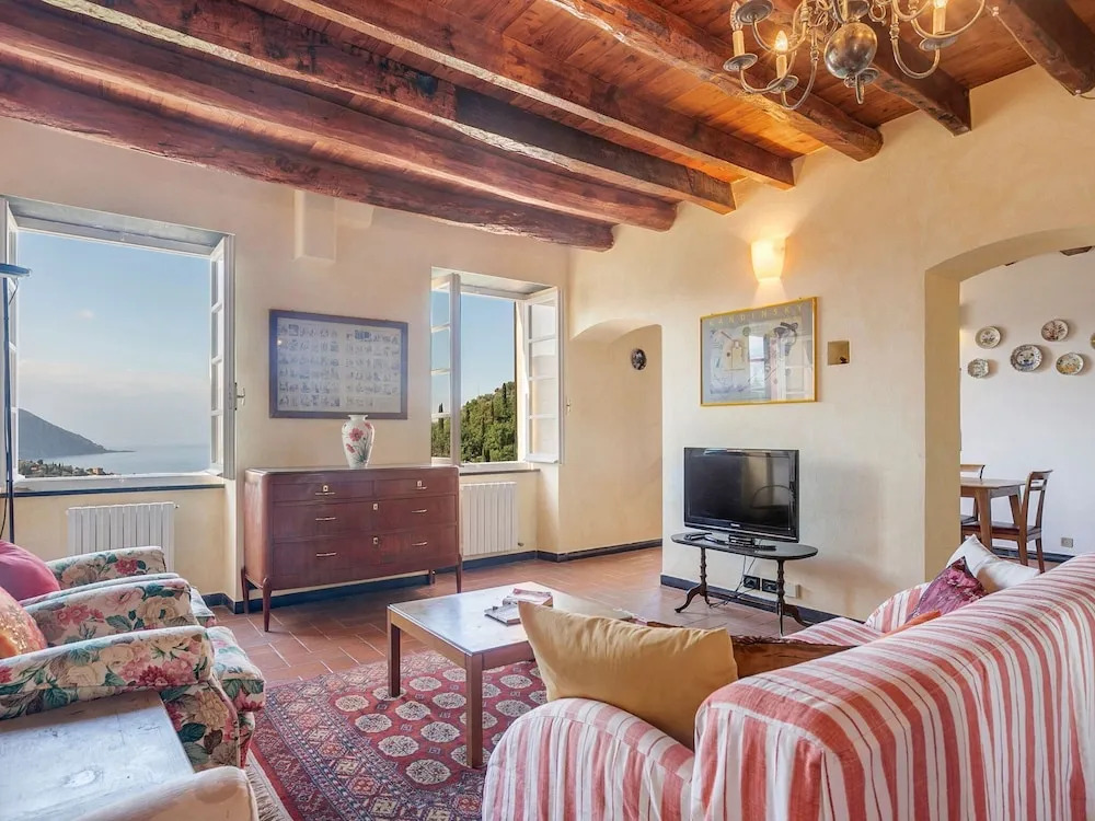 Dreamy Holiday Home in Recco With Swimming Pool