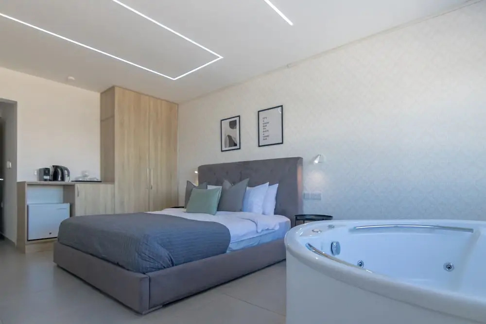 Phaedrus Living Plateia Suite Verde