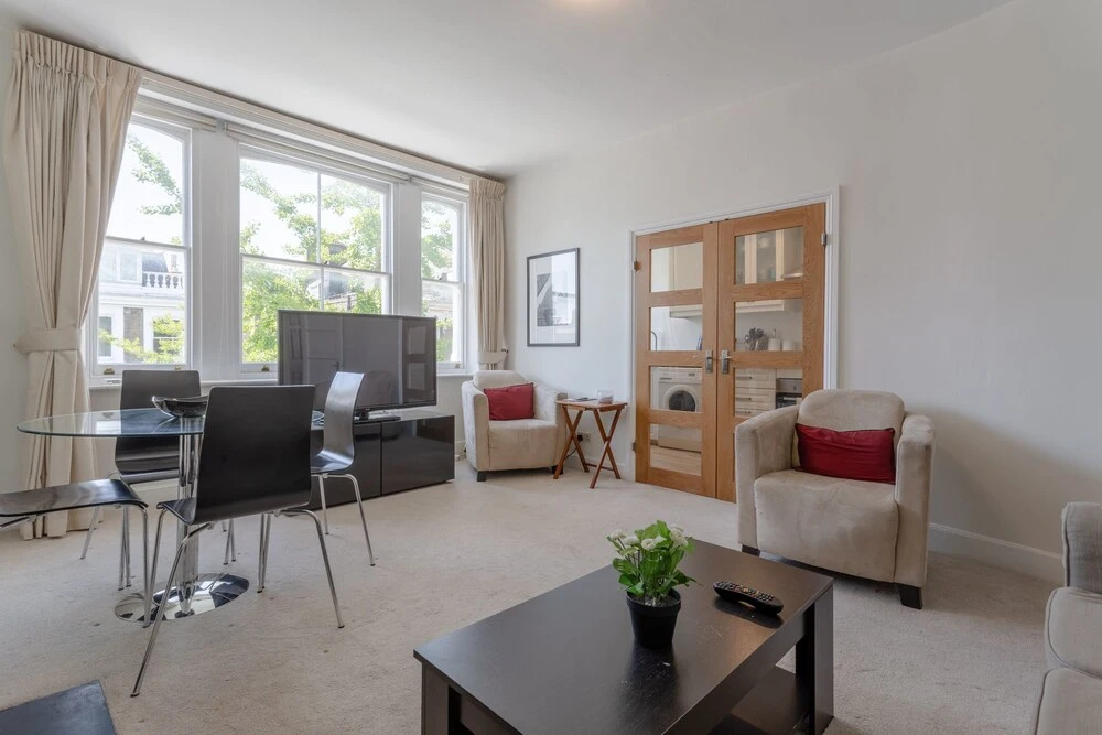 Homely 2 Bedroom Apartment in Earl's Court