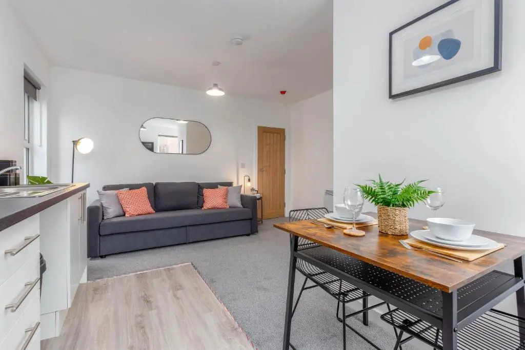 Charles Alexander Short Stay - Charnley House Apartments