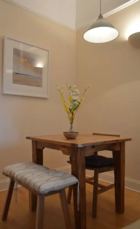 Sunny First Floor Stockbridge Flat