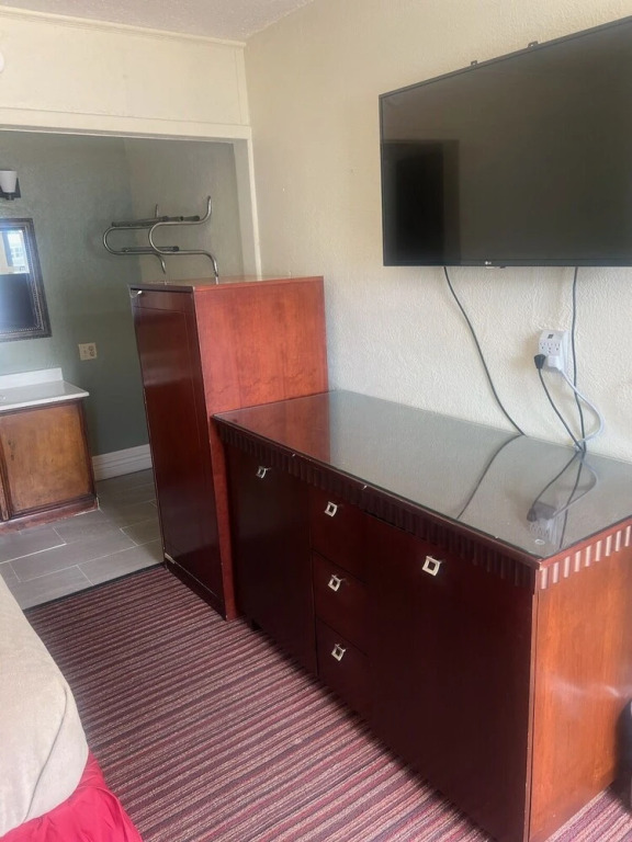 The Grand Motel Inn and Suite Louisville