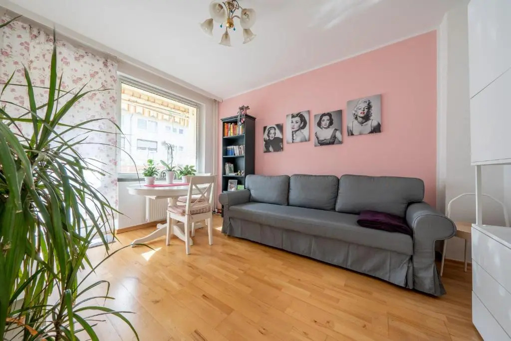 ID 7030 - Private Apartment