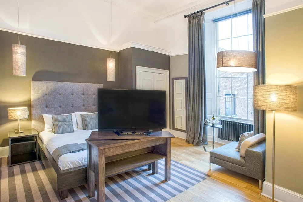 Rooms & Suites Picardy Place