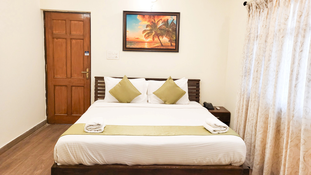 Stone Wood Riverfront Resort, Siolim
