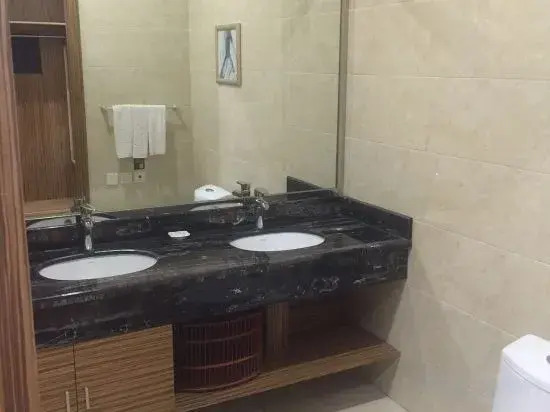 Qilu Jiudi Yujing Hotel