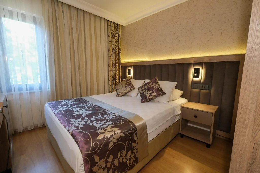 Kandelor Hotel