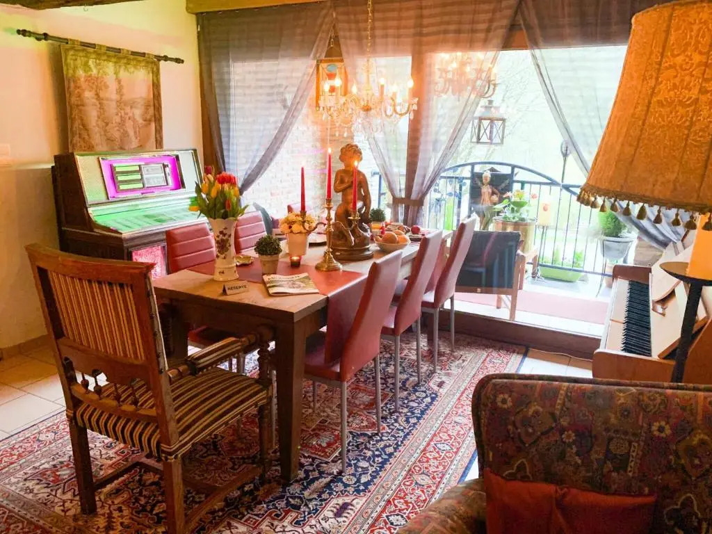 B&B Bourgeoisie***