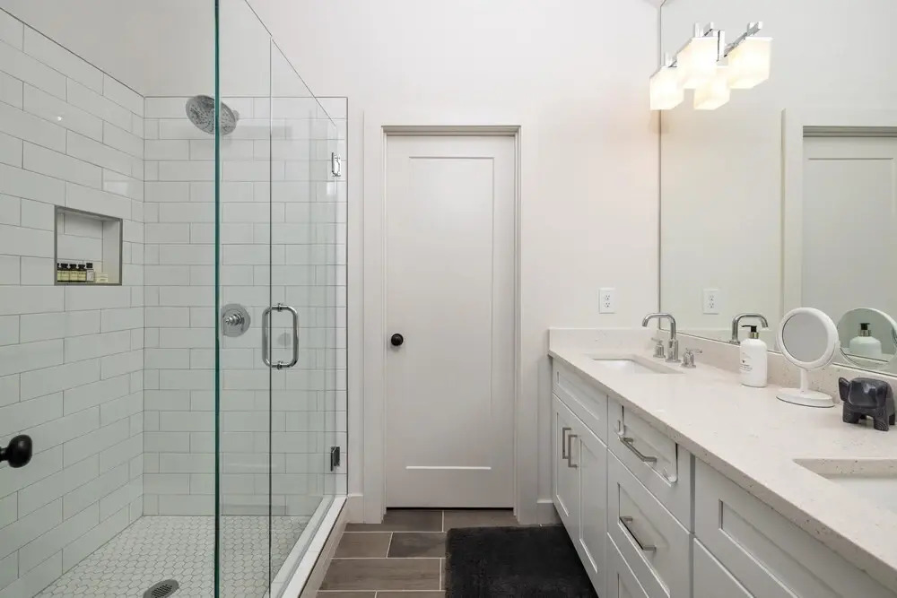 Cheerful Townhome With Garage EAV Local