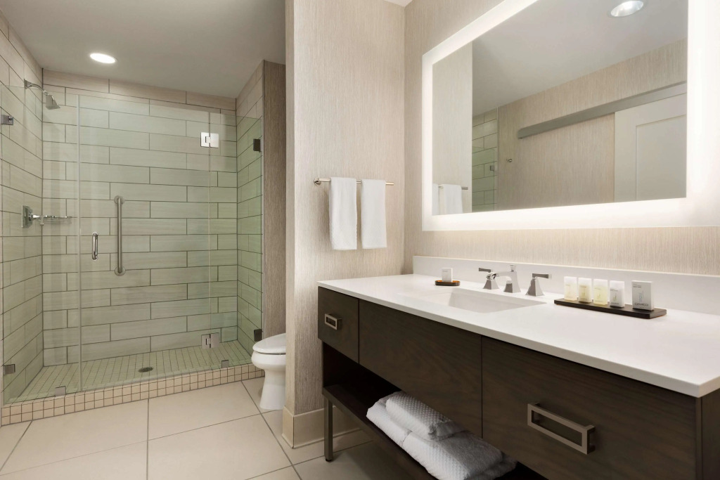 Embassy Suites by Hilton San Antonio Brooks Hotel & Spa