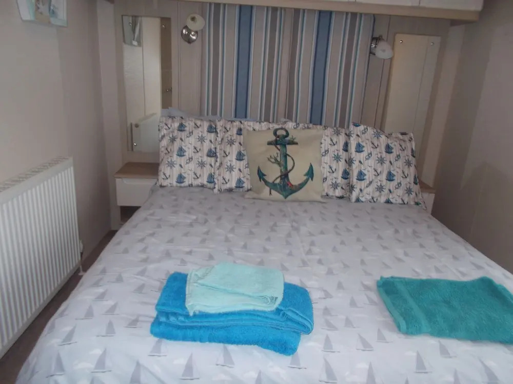 3 Bed Caravan - Sleeps 8 - Wifi - Parking