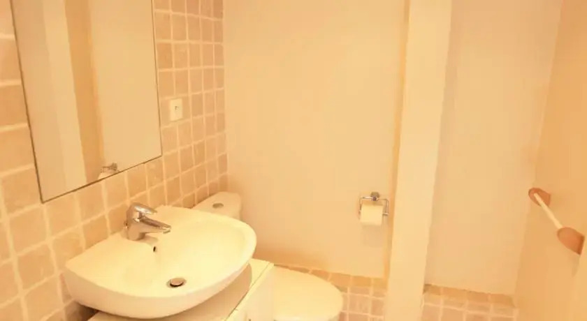 Spacious République 1 Bedroom (409)