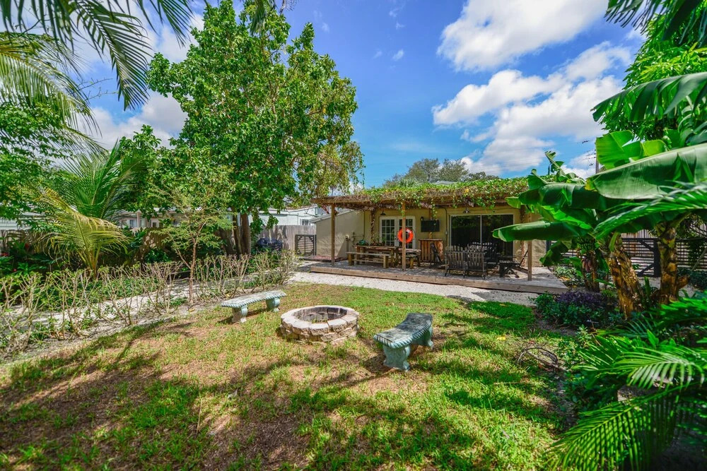 Wonderful 2BR House with Canal Access
