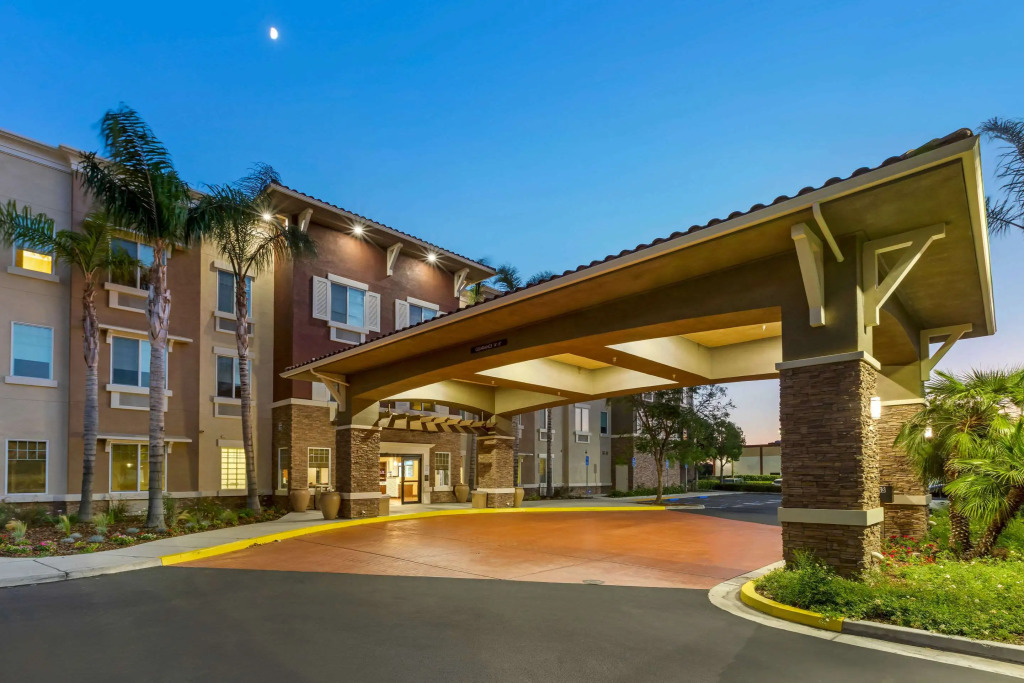 Comfort Inn & Suites Near Ontario Airport