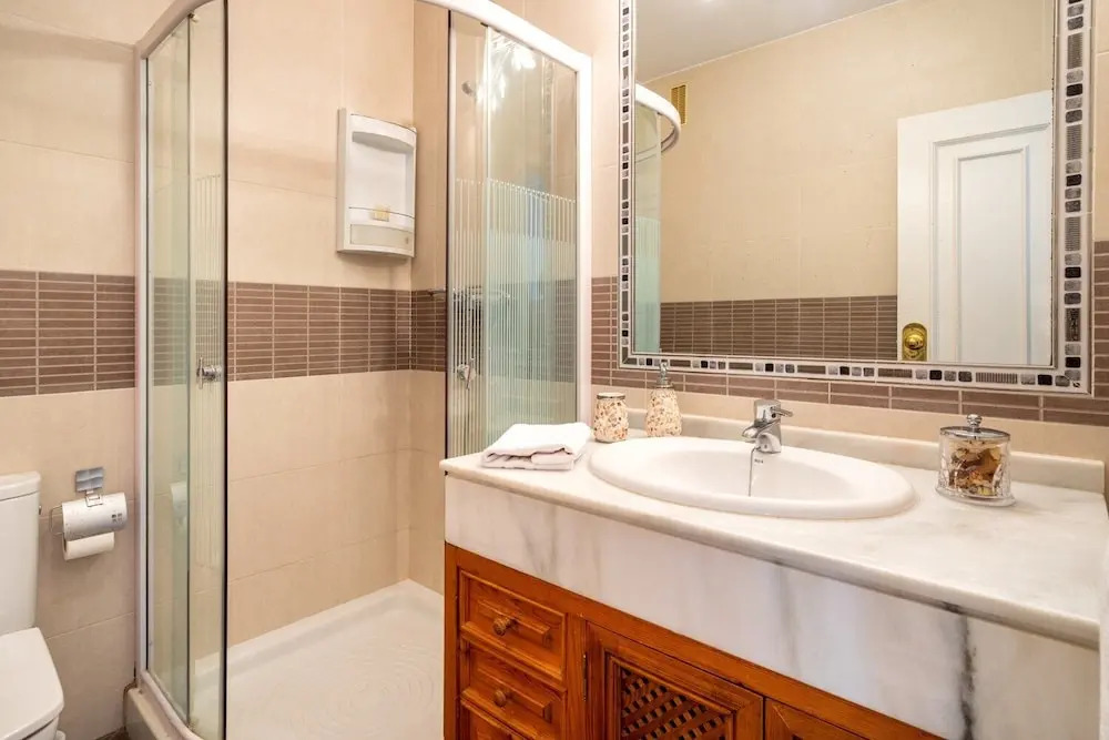 Lovely Apartment with View and Pool Ref 127