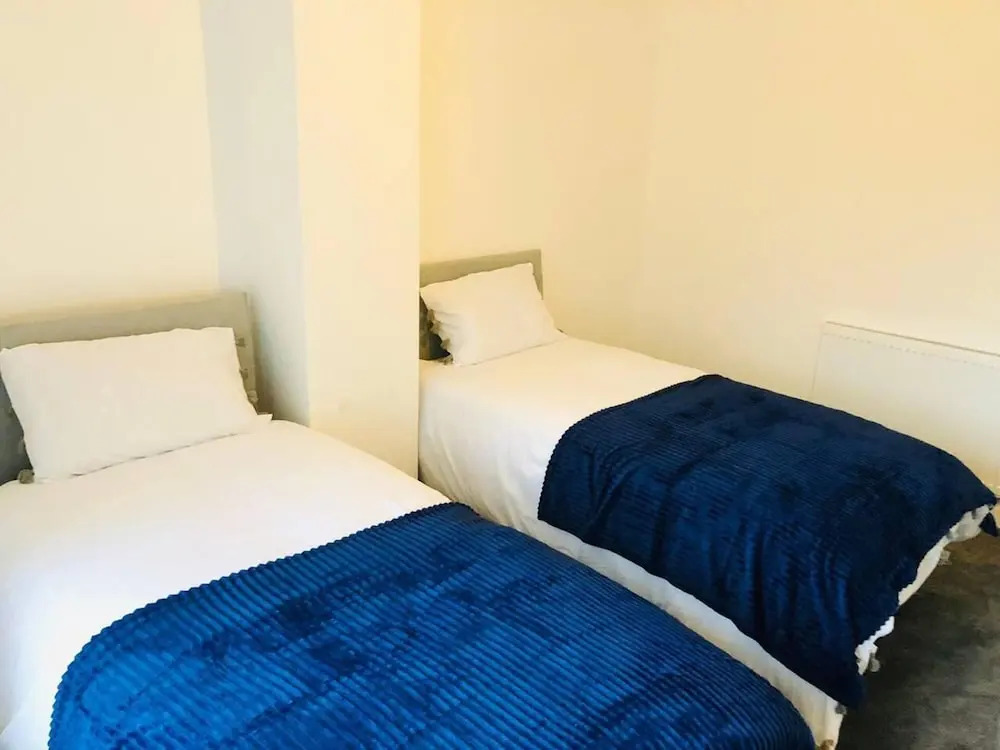 4 Bedroom Lovely Home in Loughborough Town & Uni