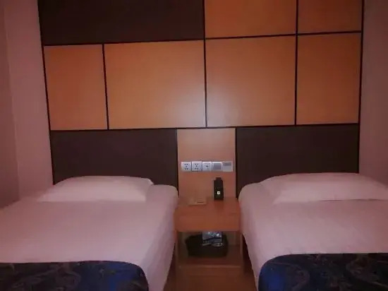 Yayue Hotel (Nanjing East Road Pedestrian Street)