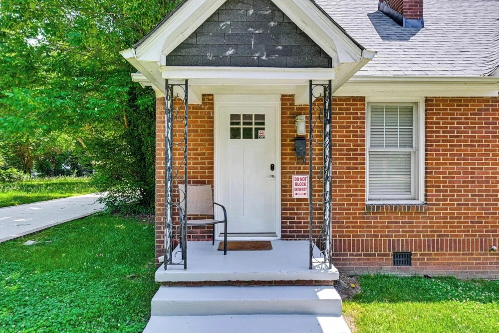 Easy Access to Uptown & Sports! Charlotte Duplex