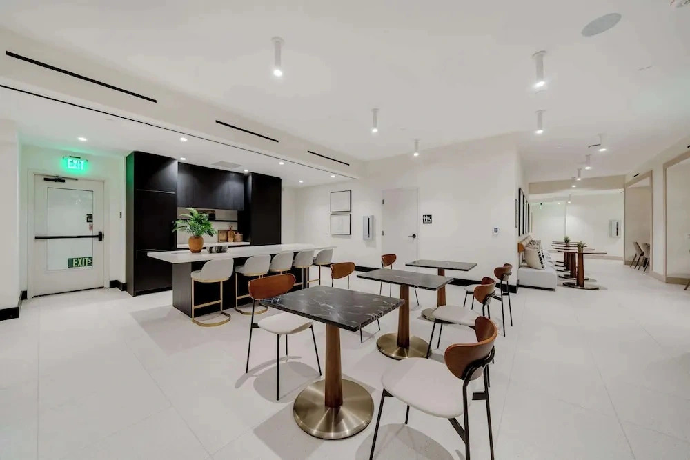 Sleek Escape-resort-style Stay With Pool & Parking