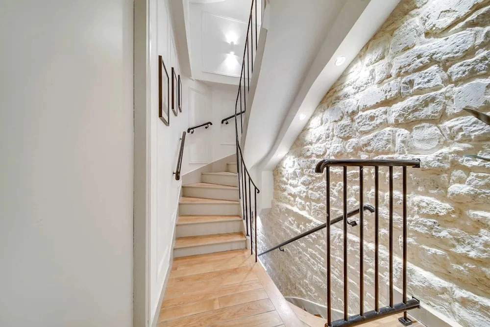 Historical Apartment in the Heart of Paris - 2