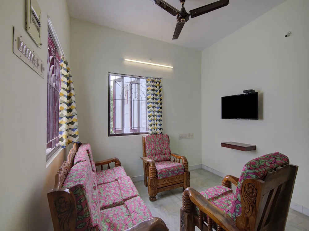 OYO 15221 Home Elegant 2BHK Near Anna Nagar