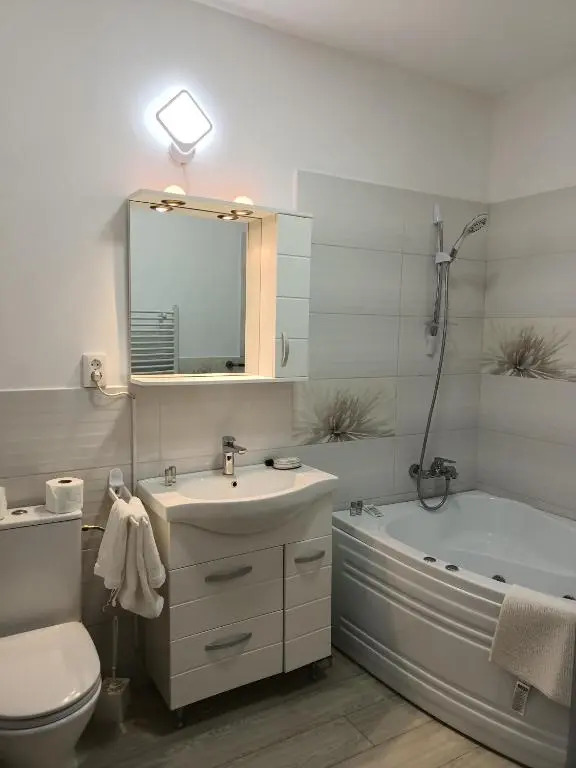 Apartament încântător cu terasa și cada cu jeturi!