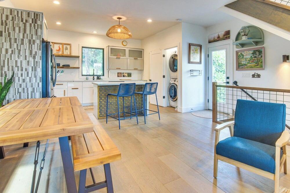 Rooftop Deck, Sweeping Views: Chic Home in Brevard