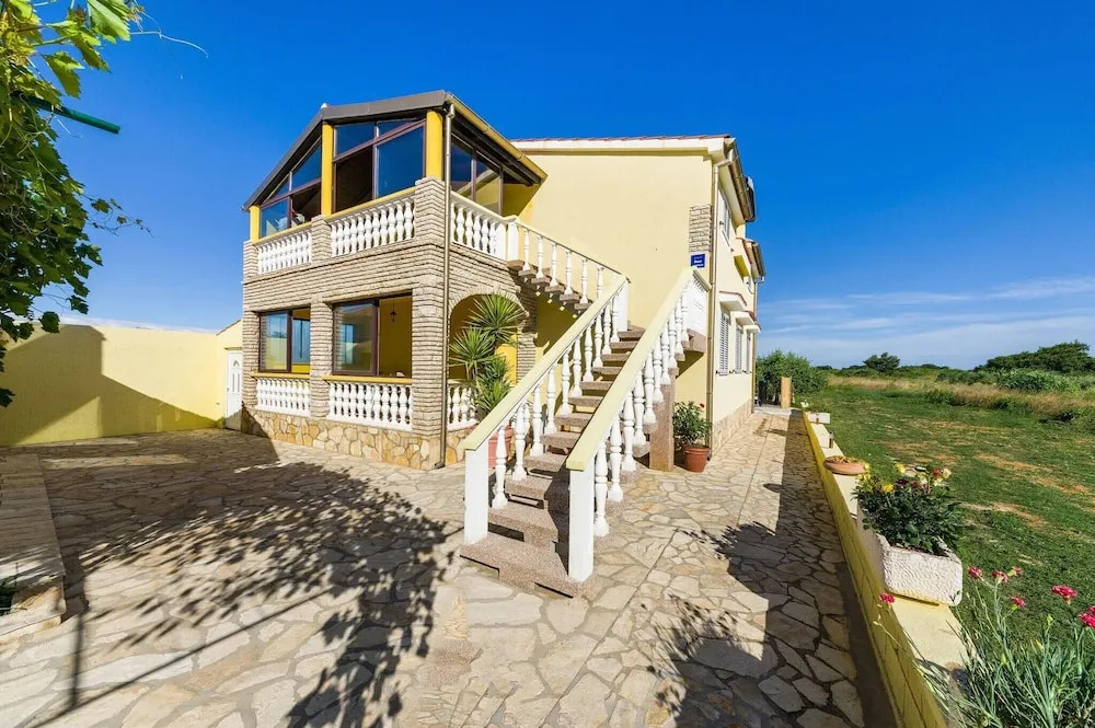 Holiday Apartment Home Simoni With Pool